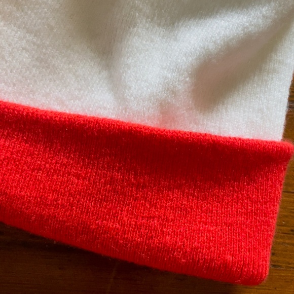 WHERE’S WALDO white and red Pom pom hat - Picture 4 of 8